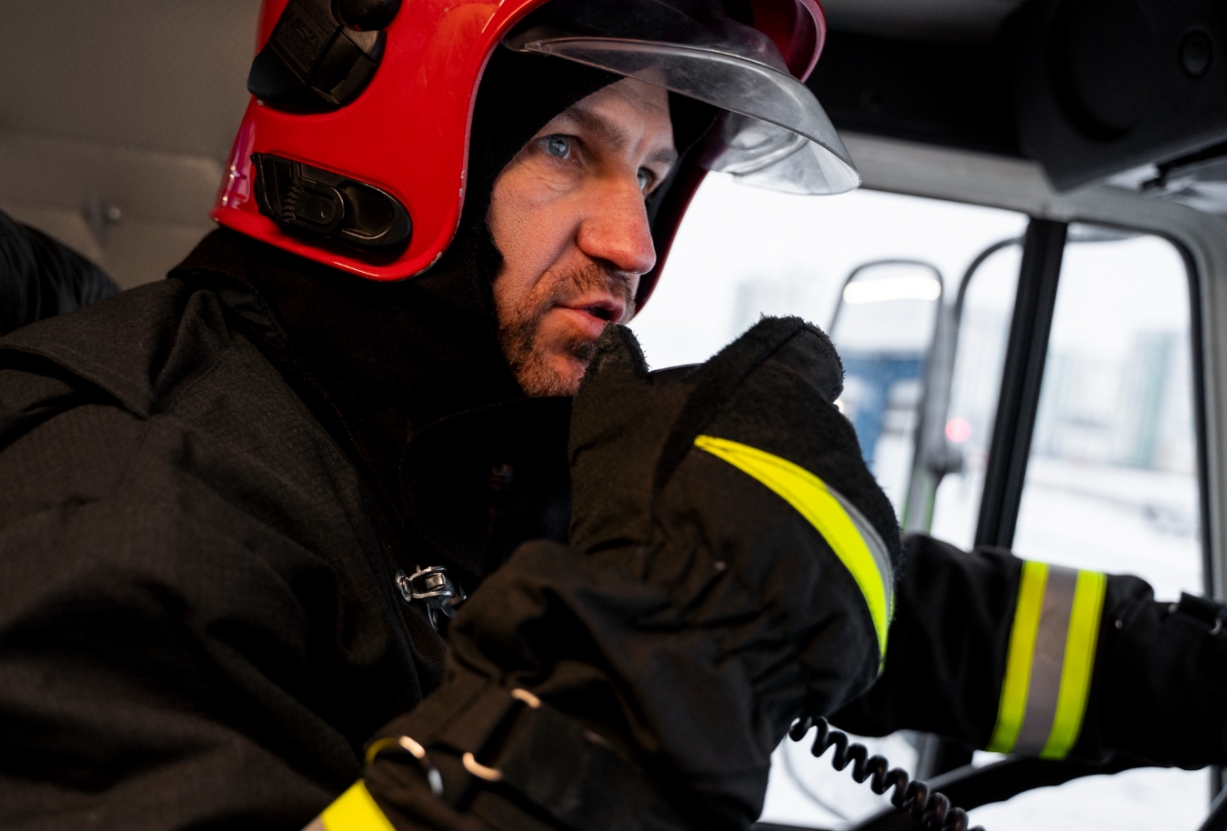 Ćwiczenia strażaków w siedzibie urzędu – symulowany pożar i ewakuacja